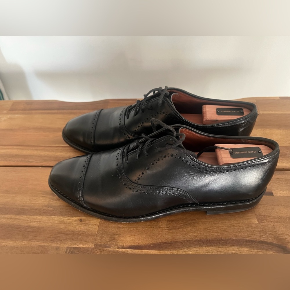 Black allen Edmonds Hale size 9.5 E. Still in great condition
